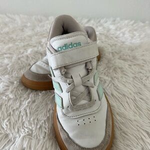 adidas Kids White & Mint Low-Top Sneakers with Gum Sole